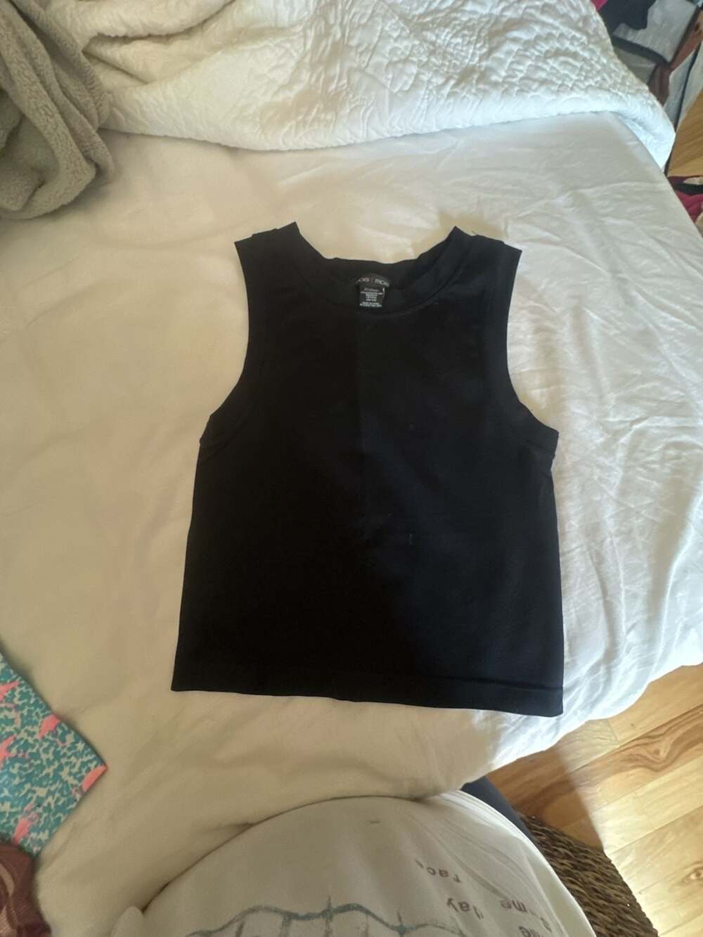 Moa Moa Sleeveless Crew Neck Seamless Crop Tank Top Black